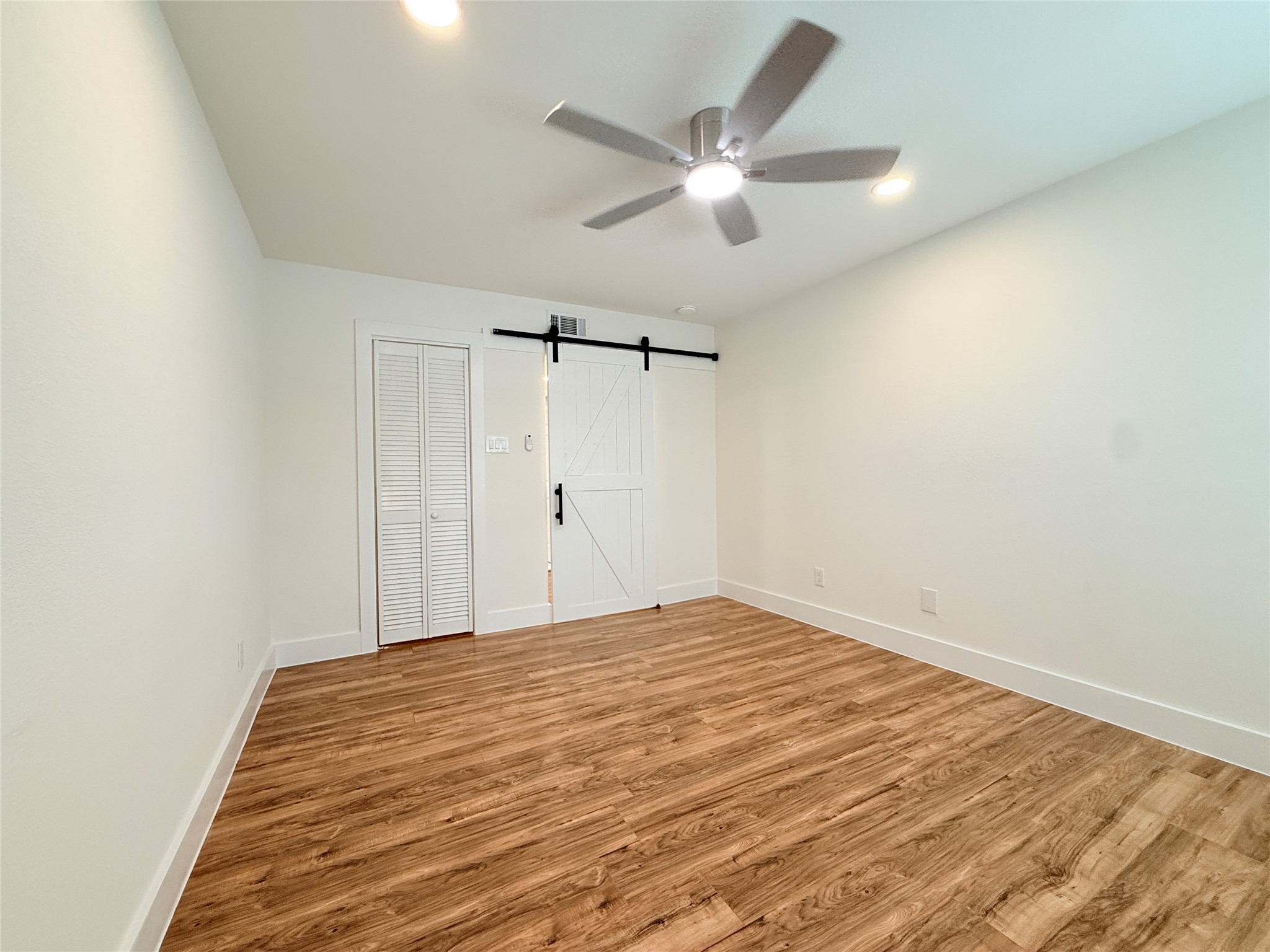 2350 Bering Drive, Unit 114 Houston, TX 77057 - Photo 12 of 24 Gallery Image 12