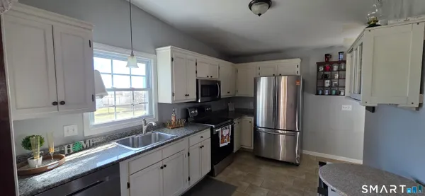 $375,000 | 74 Clark Lane, Waterford, CT 06385