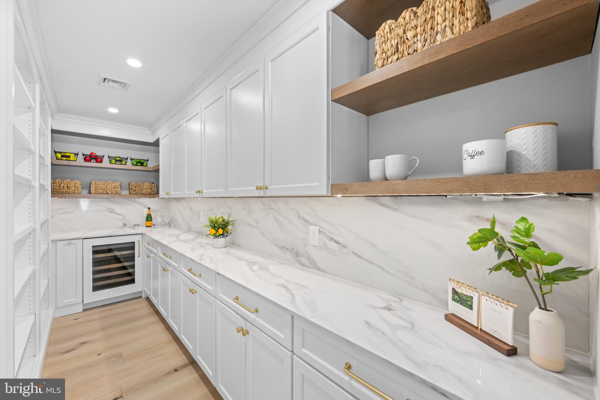 2577 Wayland Road Berwyn, PA 19312 - Photo 19 of 79 Huge Pantry with Quartz Countertops and Backsplash