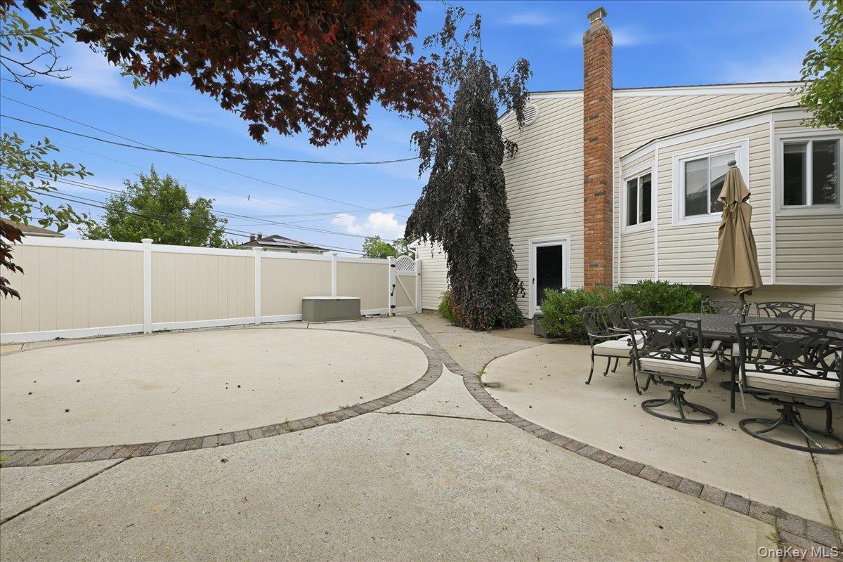 2461 Riviera Lane Bellmore, NY 11710 - Photo 41 of 44