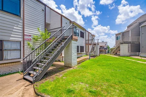 $235,000 | 438 Yacht Club Drive, Unit F, Rockwall, TX 75032