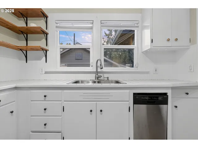 $359,000 | 574 West 13th Avenue, Eugene, OR 97401