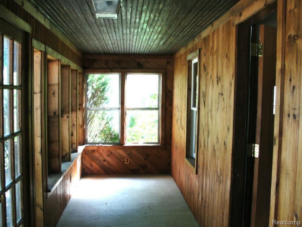 709 1st Street Rochester, MI 48307 - Photo 11 of 18 Front Porch 1.jpg