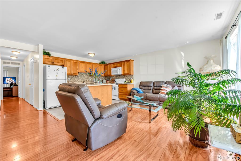 33558 Utica Road Fraser, MI 48026 - Photo 6 of 21