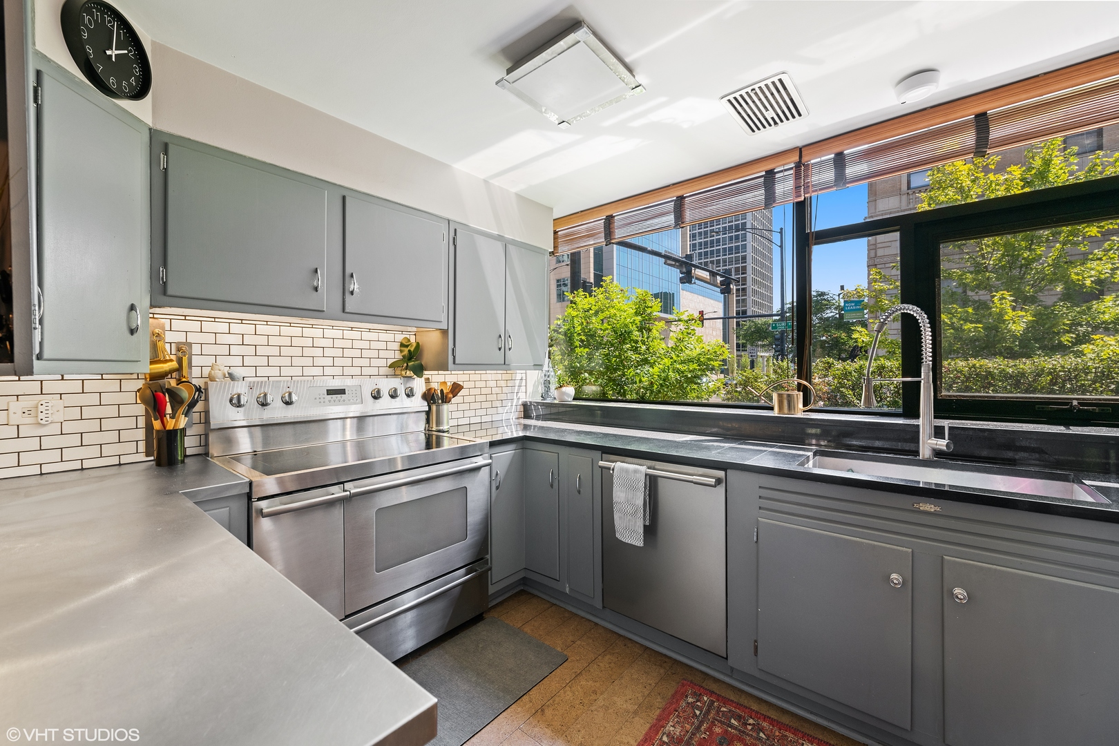 400 West Surf Street, Unit 1 Chicago, IL 60657 - Photo 12 of 30