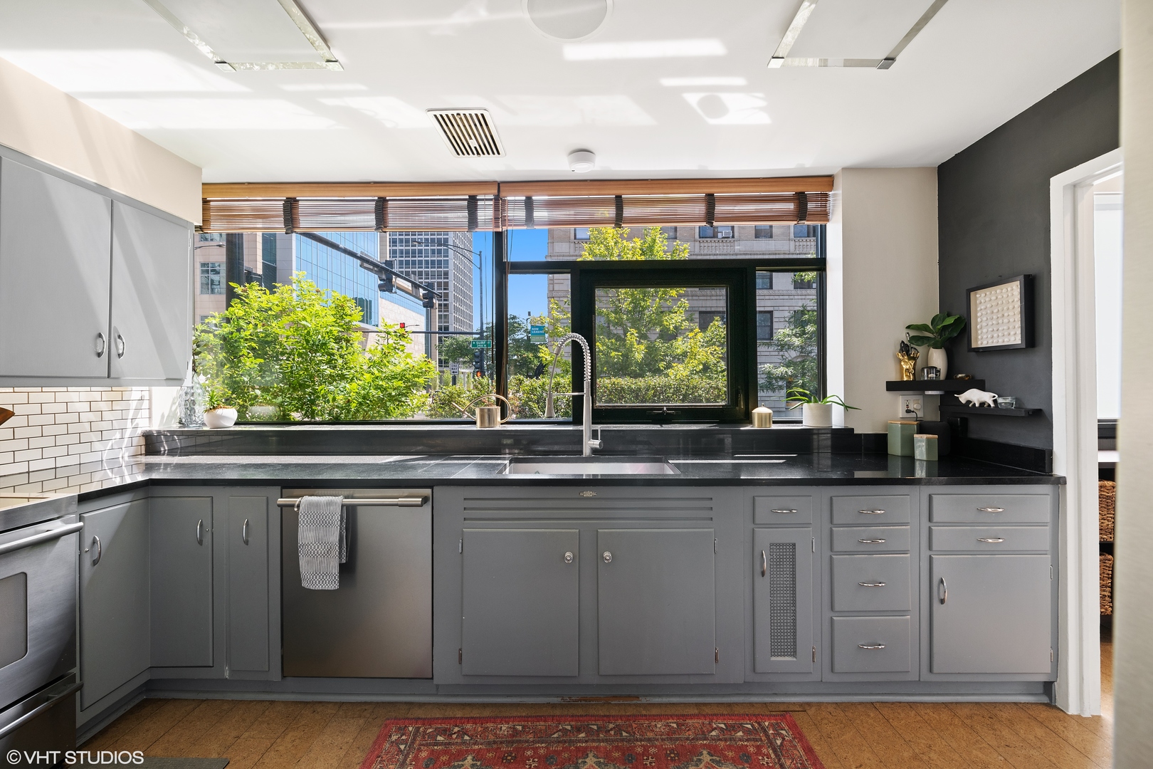 400 West Surf Street, Unit 1 Chicago, IL 60657 - Photo 13 of 30