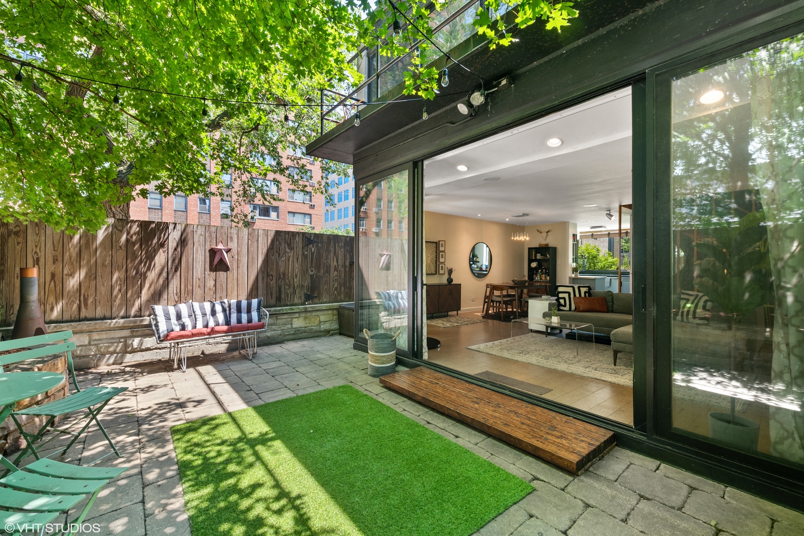 400 West Surf Street, Unit 1 Chicago, IL 60657 - Photo 3 of 30