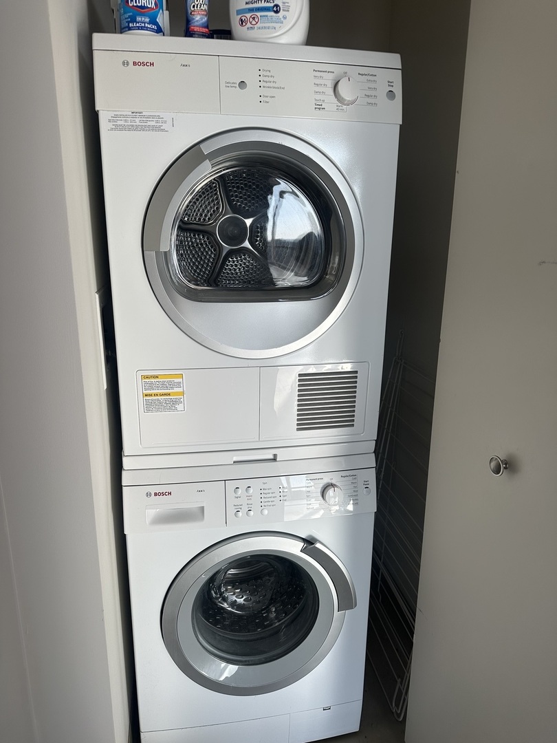 1901 South Calumet Avenue, Unit 2912 Chicago, IL 60616 - Photo 16 of 32 a utility room with dryer and washer