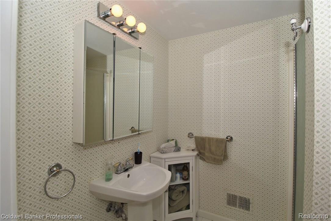 2793 Windemere Road Birmingham, MI 48009 - Photo 27 of 40 2793COLE (19).jpg