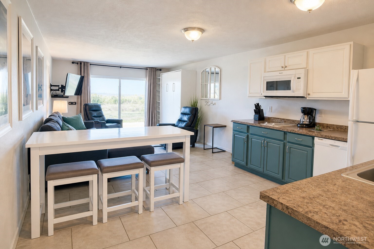 304 14th Street Northwest, Unit 108 Long Beach, WA 98631 - Photo 2 of 18