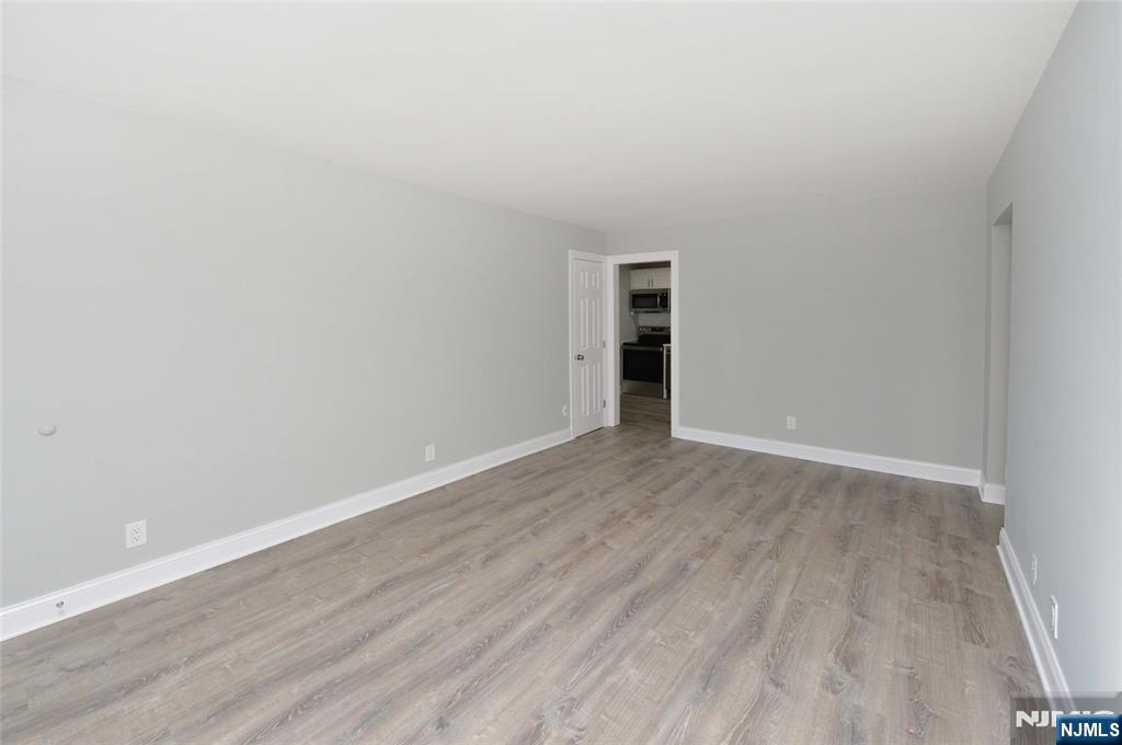 260 Oak Street, Unit E4 Ridgewood, NJ 07450 - Photo 5 of 12