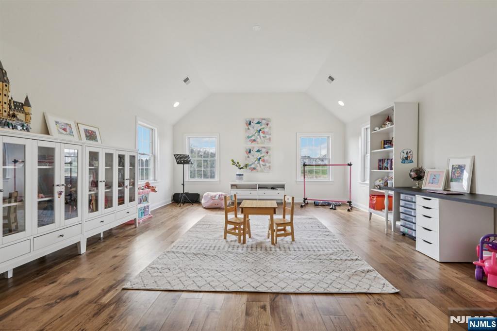 22 Woodmere Road Upper Saddle River, NJ 07458 - Photo 17 of 40
