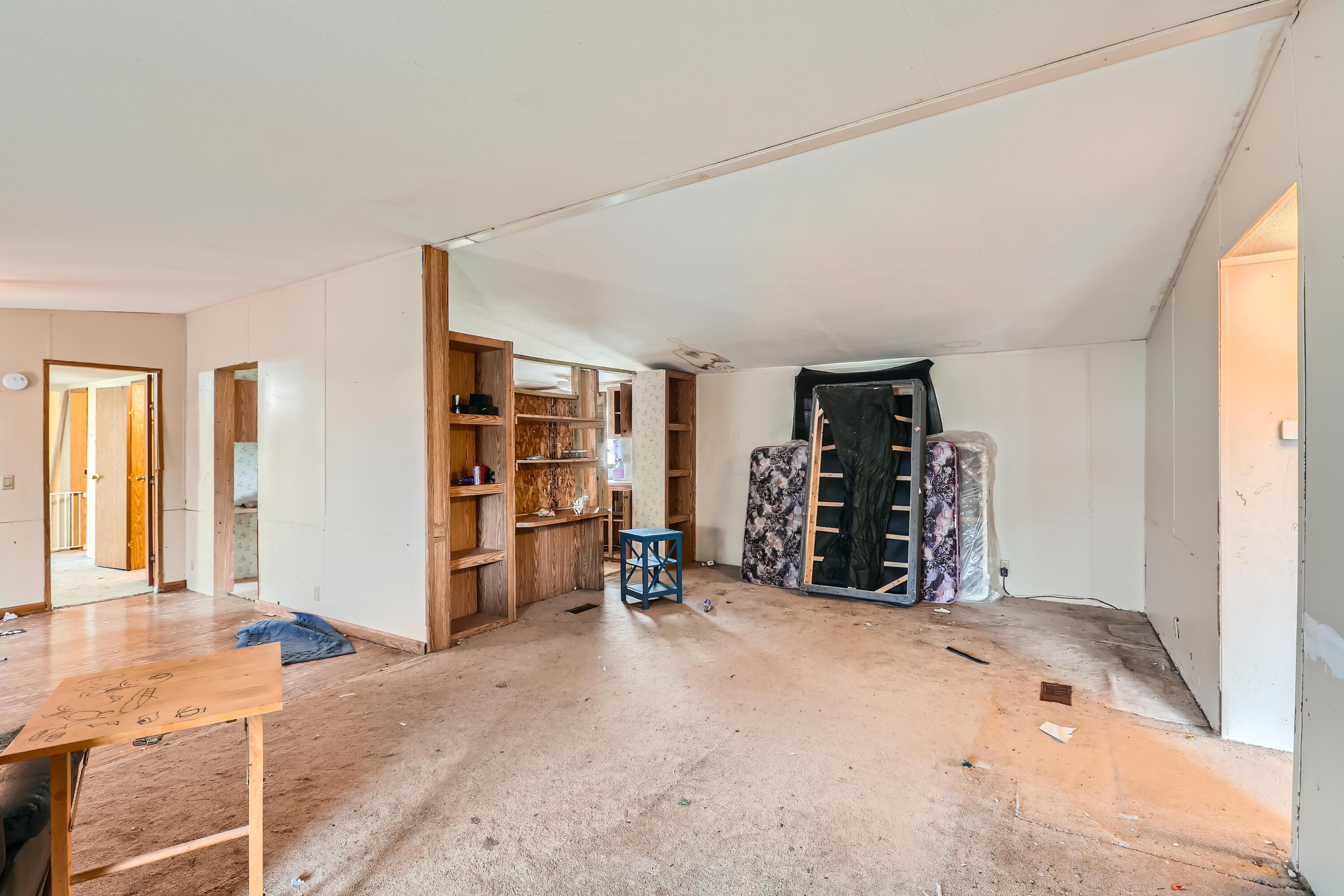 8565 Smith-Calhoun Road, Unit 217 Plain City, OH 43064 - Photo 5 of 11 10 Family Room