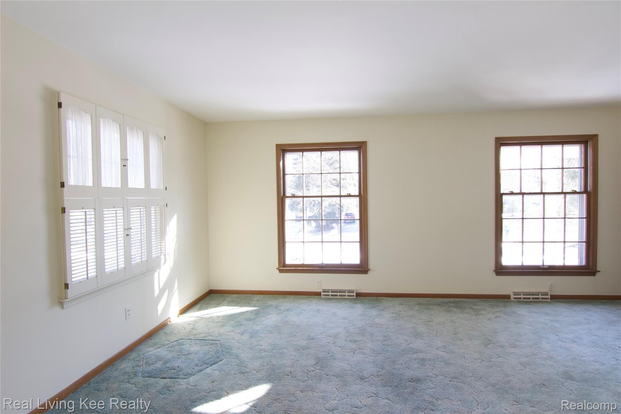 1859 Fair Oak Court Rochester, MI 48309 - Photo 6 of 36 The living rm. has an abundance of natural light from 3 windows.