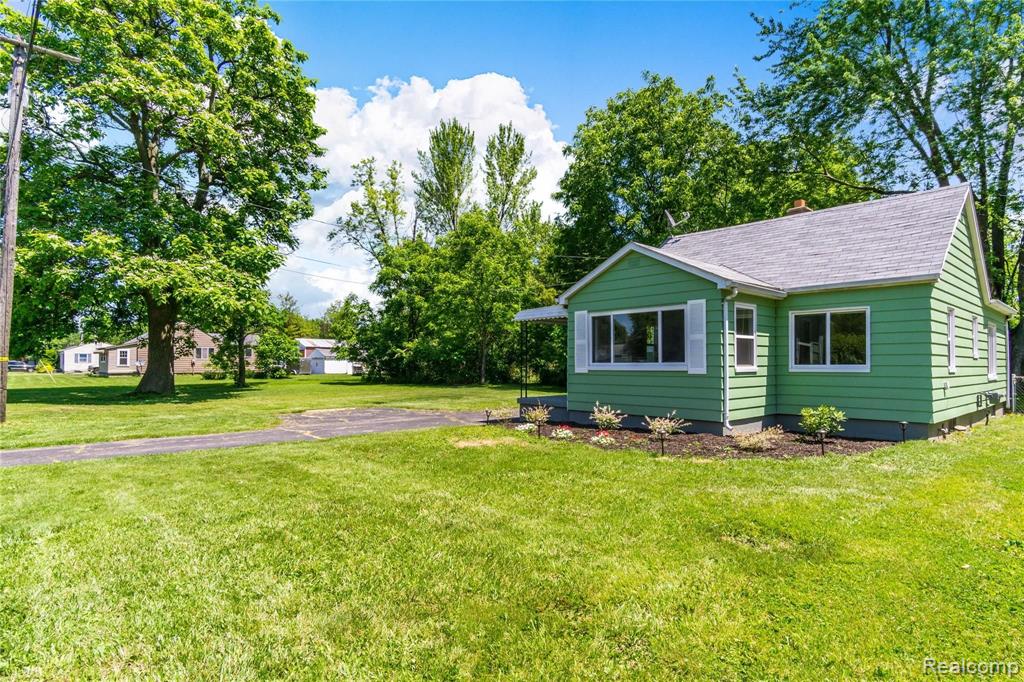 2106 Center Road Burton, MI 48509 - Photo 33 of 33