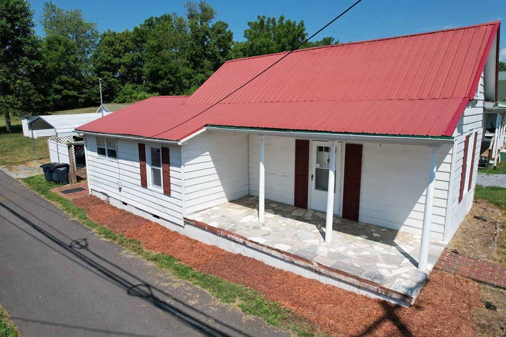 320 Grace Street Glade Spring, VA 24340 - Photo 6 of 37 Gallery Image 6