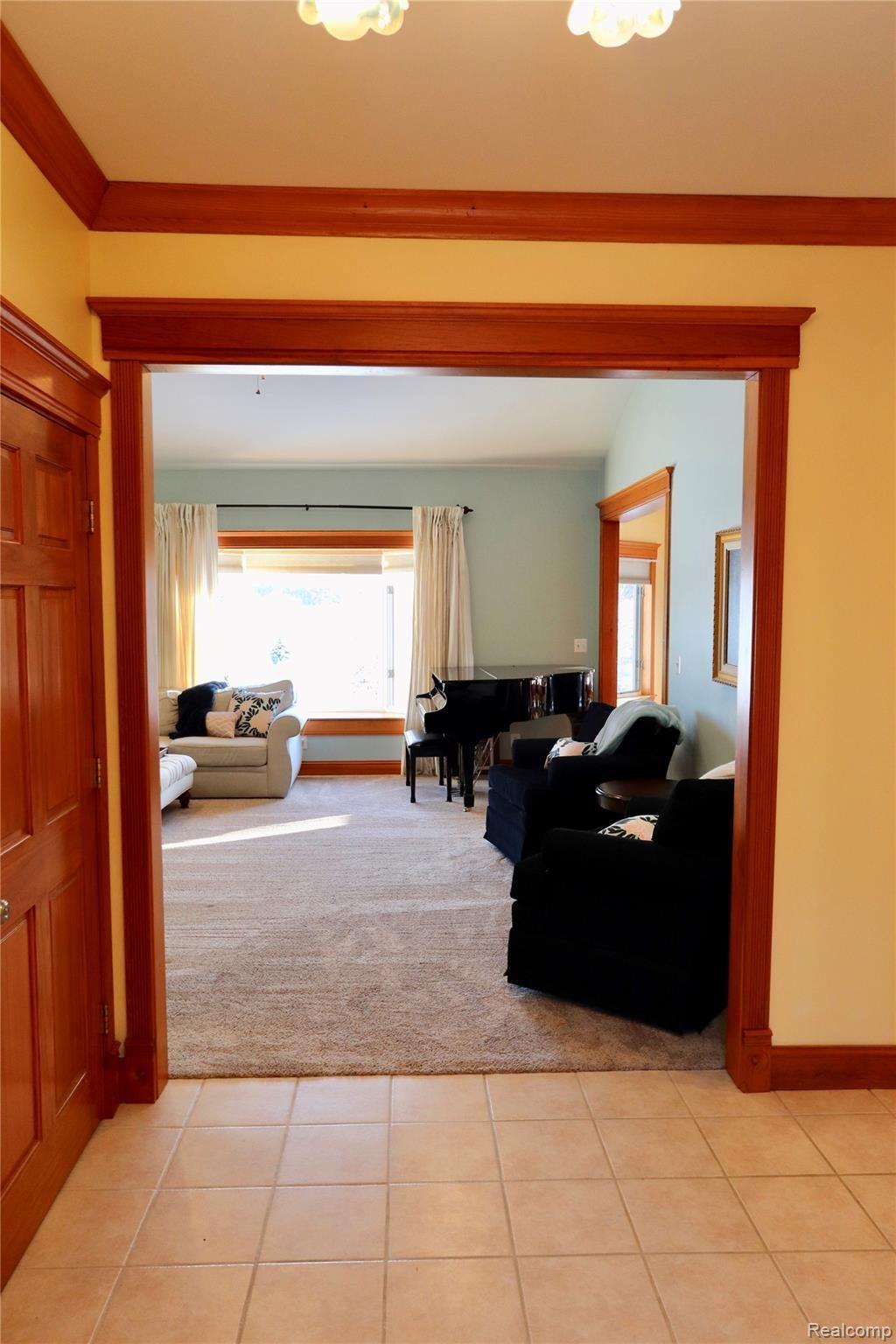 7751 Munsell Road Howell, MI 48843 - Photo 26 of 60 View from entry into living room.