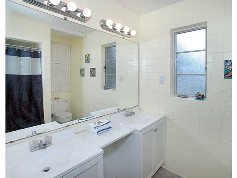 2649 Stroschein Road Monroeville, PA 15146 - Photo 17 of 19 Full Bath.