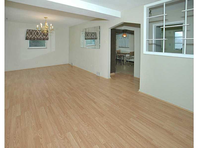 2649 Stroschein Road Monroeville, PA 15146 - Photo 8 of 19 Living Room.