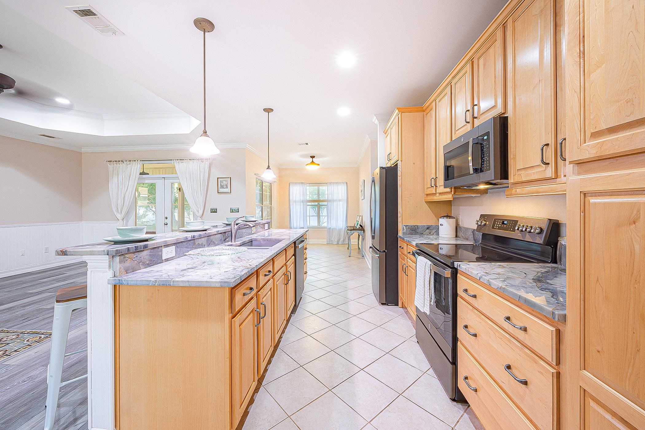 133 Mark Twain Loop Foley, AL 36535 - Photo 17 of 61 Kitchen