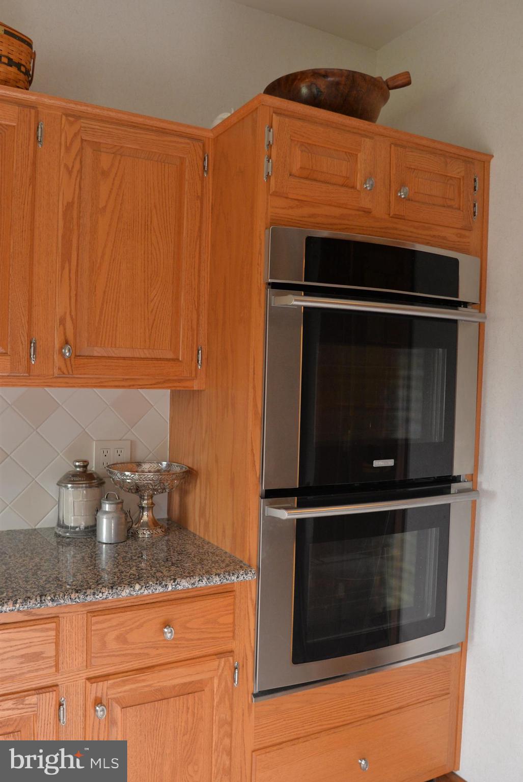 220 Valley View Road Riegelsville, PA 18077 - Photo 22 of 34 Double wall ovens