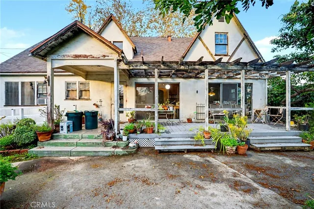 a view of a chair and table in backyard of the house