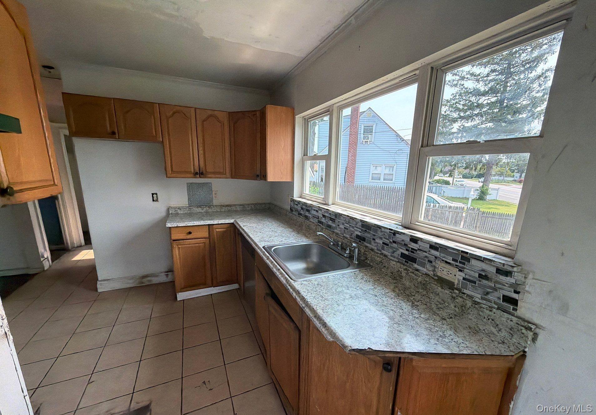 583 Straight Path West Babylon, NY 11704 - Photo 9 of 17