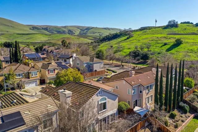 a view of multiple houses with a yard