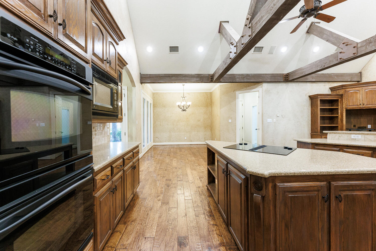 9809 Topeka Avenue Lubbock, TX 79424 - Photo 27 of 87 Kitchen