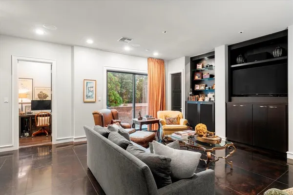 $1,095,000 | 45 Palisades Boulevard, Longview, TX 75605