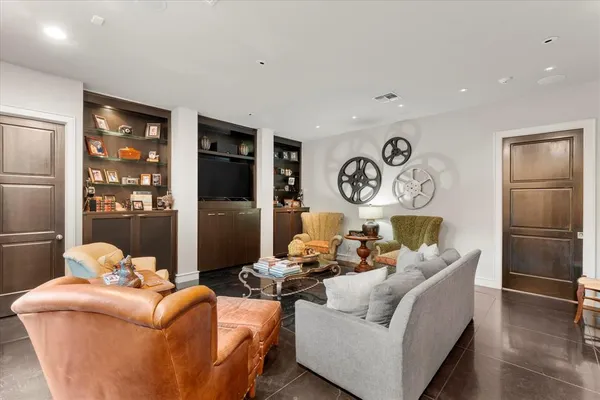 $1,095,000 | 45 Palisades Boulevard, Longview, TX 75605