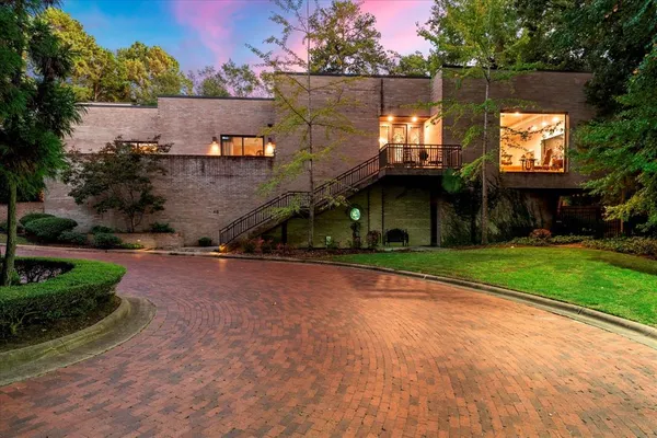$1,095,000 | 45 Palisades Boulevard, Longview, TX 75605