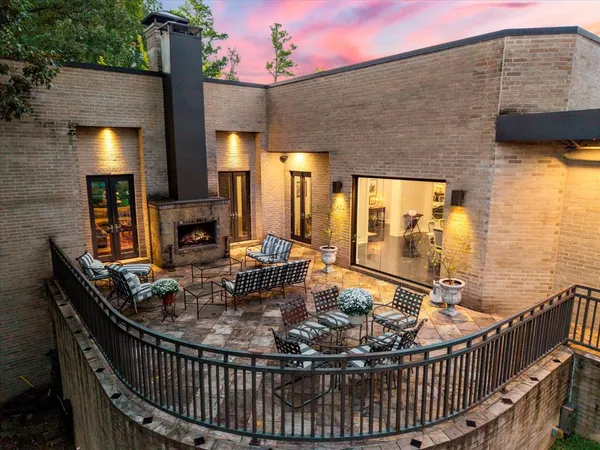 $1,095,000 | 45 Palisades Boulevard, Longview, TX 75605