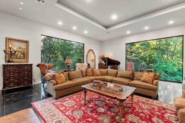 $1,095,000 | 45 Palisades Boulevard, Longview, TX 75605