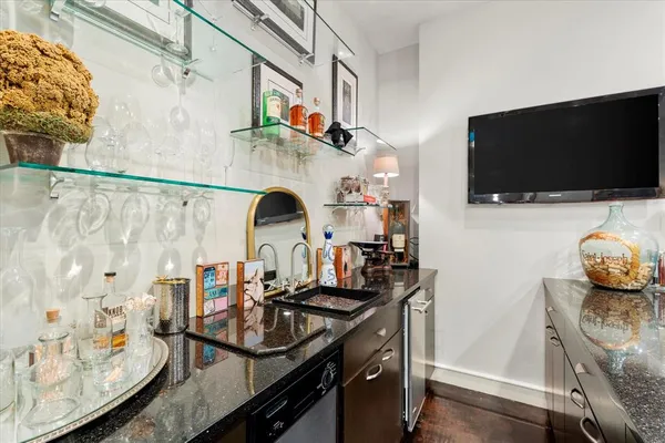 $1,095,000 | 45 Palisades Boulevard, Longview, TX 75605