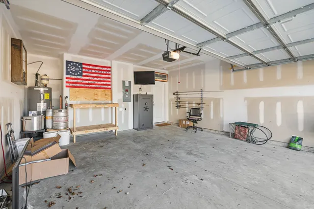 a view of a back yard