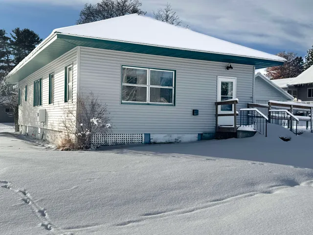 $1,700 | 315 3rd Avenue East, Washburn, WI 54891