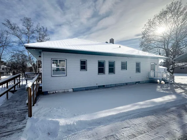 $1,700 | 315 3rd Avenue East, Washburn, WI 54891