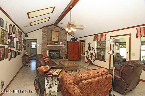 12634 Brady Road Jacksonville, FL 32223 - Photo 12 of 29 Family room