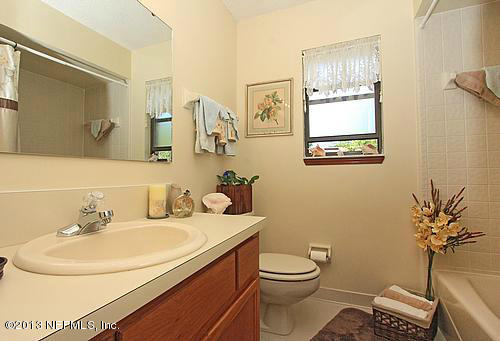 12634 Brady Road Jacksonville, FL 32223 - Photo 22 of 29 Guest bathroom