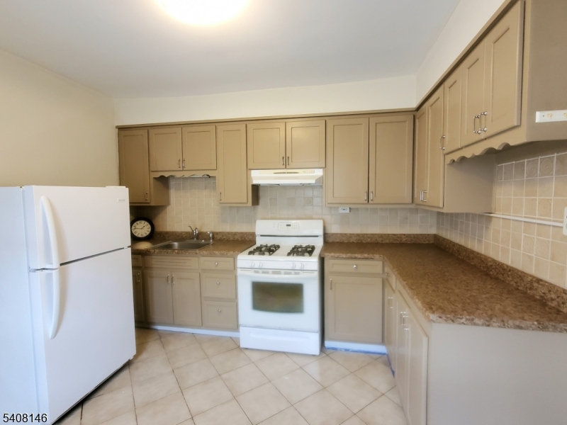 615 West Camplain Road, Unit 3 Manville, NJ 08835 - Photo 7 of 17