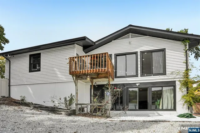 a view of a house with outdoor space