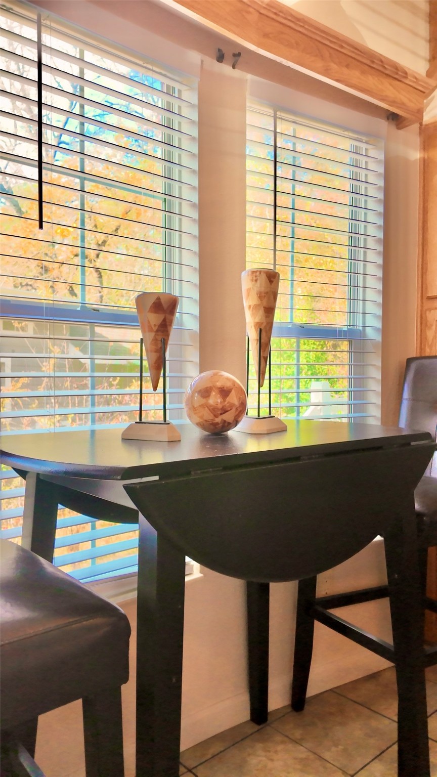 11720 Thousand Trail, Unit 13 Conroe, TX 77304 - Photo 8 of 35 a living room with a table