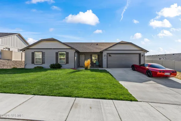 $399,000 | 909 Dunegrass Way, Yakima, WA 98901