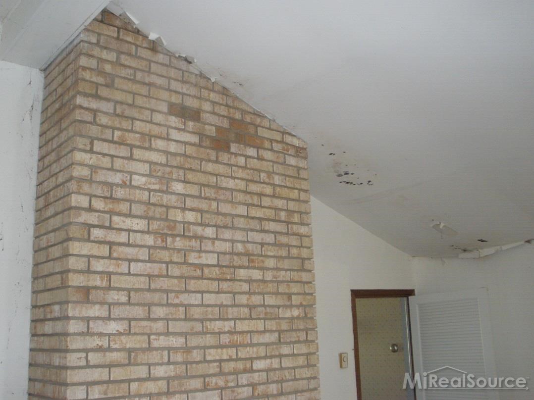 2300 Riley Center Road Memphis, MI 48041 - Photo 24 of 30 31197448-23.JPG