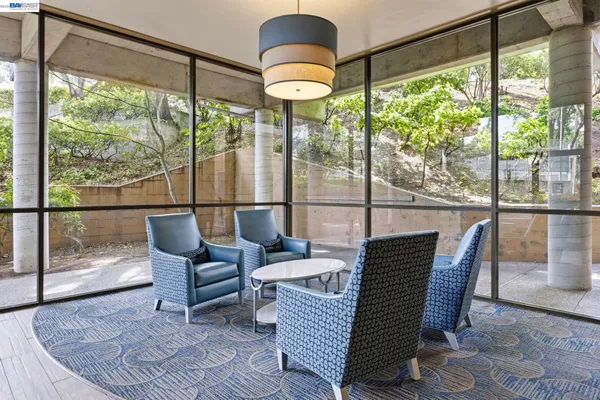 $399,000 | 300 North Civic Drive, Unit 402, Walnut Creek, CA 94596