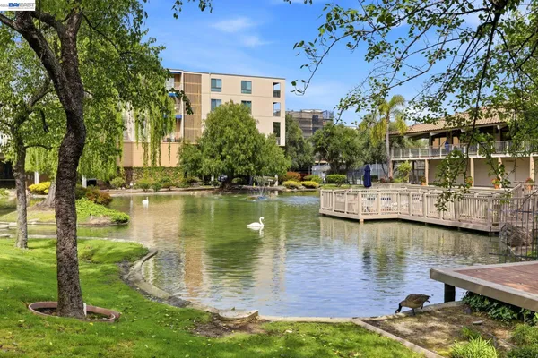 $399,000 | 300 North Civic Drive, Unit 402, Walnut Creek, CA 94596