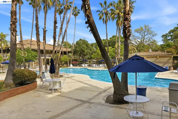 $399,000 | 300 North Civic Drive, Unit 402, Walnut Creek, CA 94596