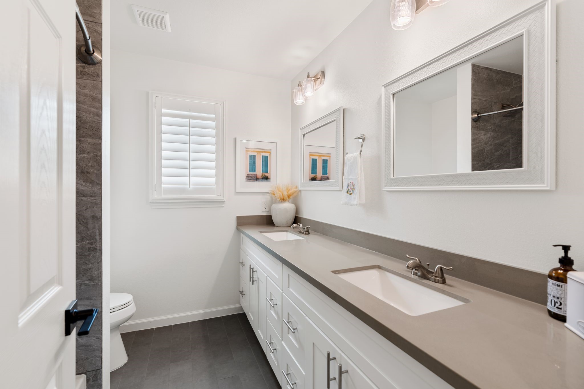 10619 Cranbrook Road Houston, TX 77042 - Photo 24 of 32 a bathroom with a sink and a window