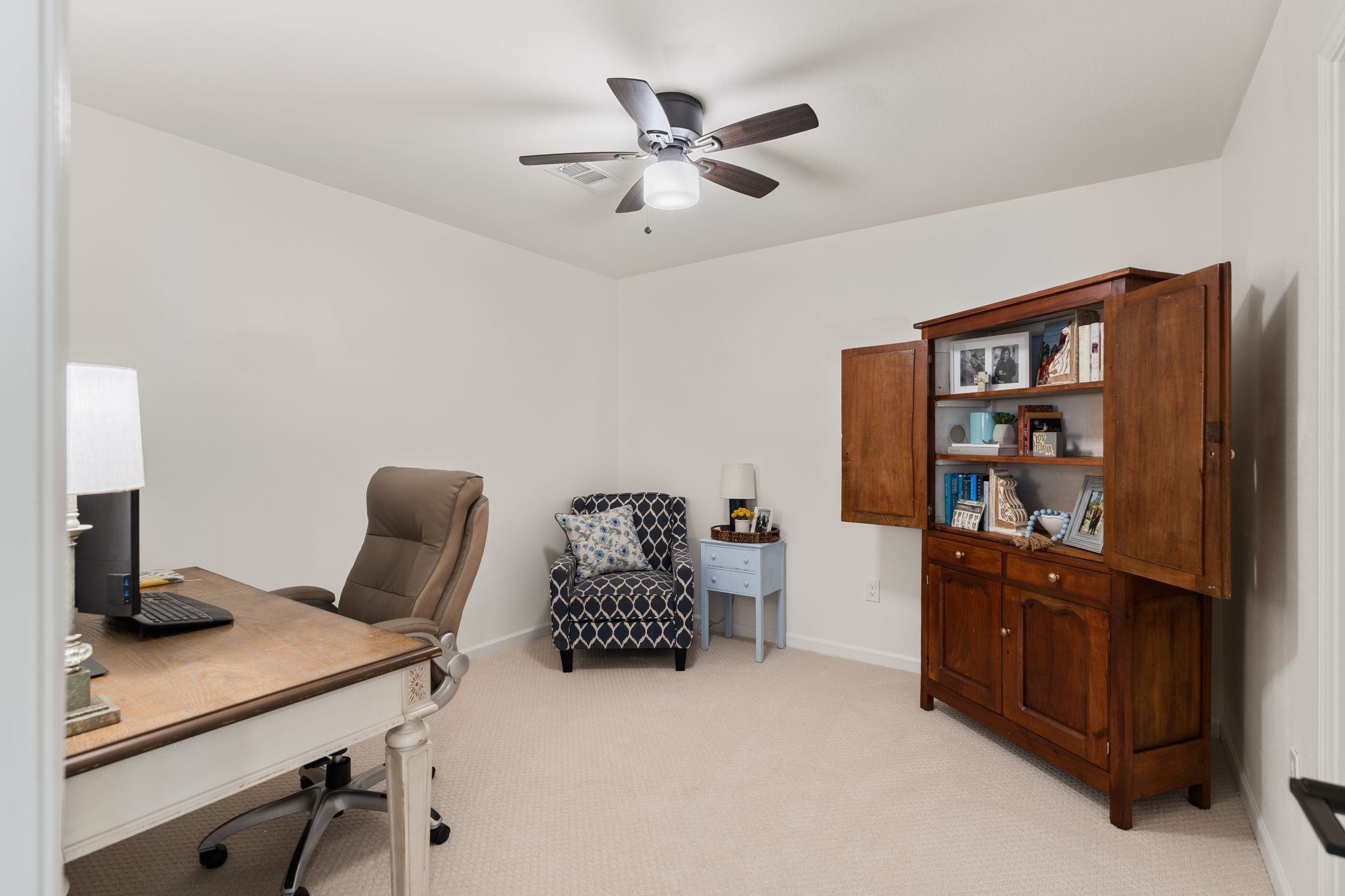 10619 Cranbrook Road Houston, TX 77042 - Photo 25 of 32 a workspace with furniture and closet